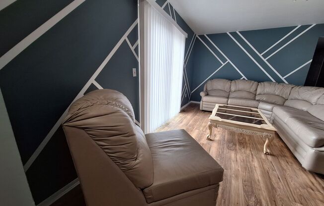 Charming 2 bedroom Clinton Twp Condo