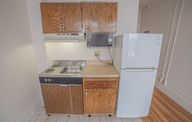 Studio, 1 bath, 200 sqft, $485, Unit 412