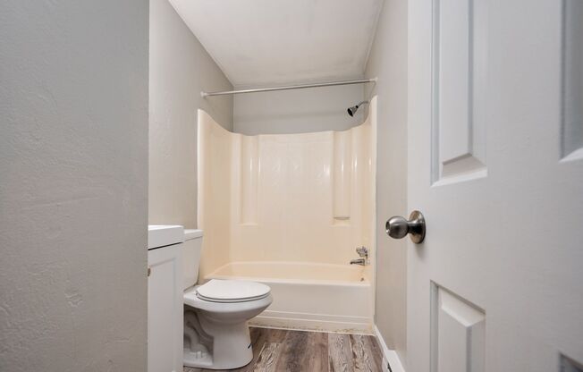 2 beds, 1 bath, 850 sqft, $1,295, Unit Unit 88