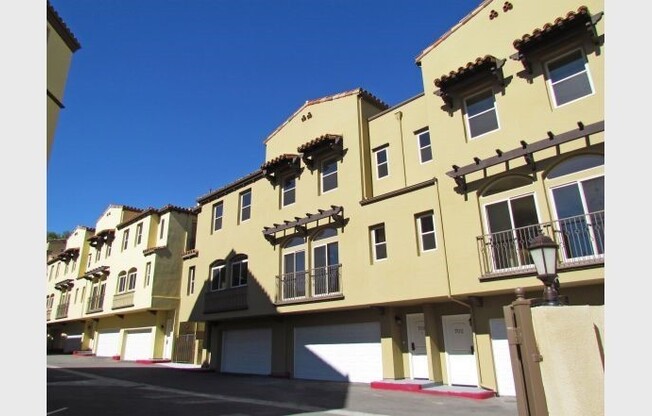 2 beds, 2.5 baths, $3,750, Unit 305