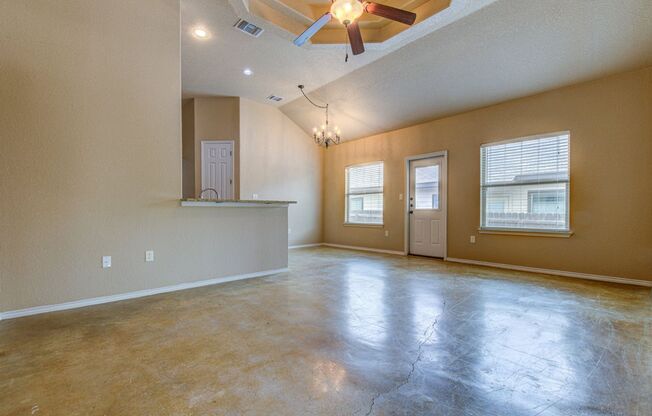 AVAILABLE NOW! Nice 3 Bedroom Duplex located in New Braunfels!