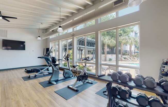 the gym at the shiloh green apartments in kennesaw, ga