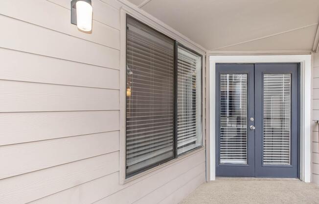 2 beds, 1 bath, 940 sqft, $1,665