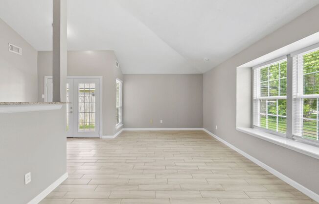 Stunning 4‑Bedroom Home in Oak Rock Neighborhood
