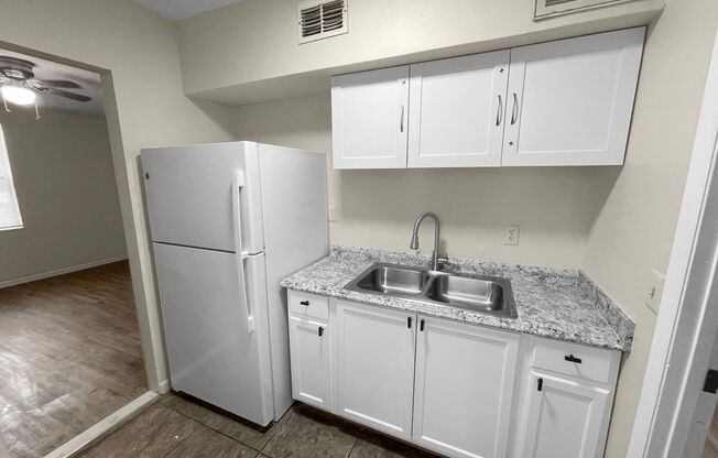 Cozy 1 Bed / 1 Bath Apartment – Heart of Tavares – Only $1,008/mo (Effective Rent!)