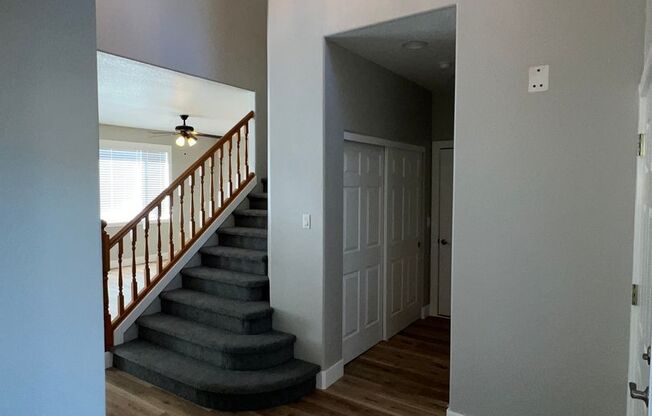 Gorgeous Remodeled 2-Story 4 Bed Home in Salmon Creek for Lease - 14410 NW 20th Ave.