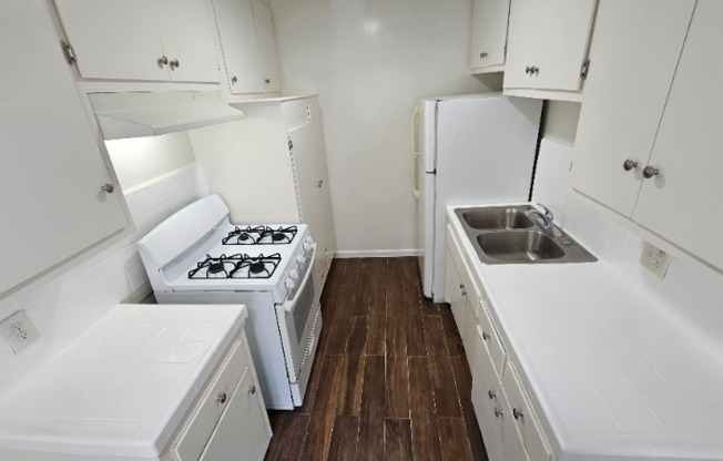 866 W 126 ST