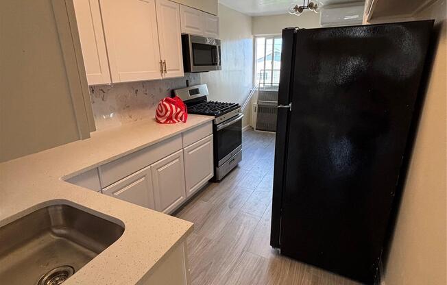 2 beds, 1 bath, 2,563 sqft, $2,500