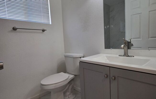 2 beds, 2 baths, 855 sqft, $1,650, Unit B