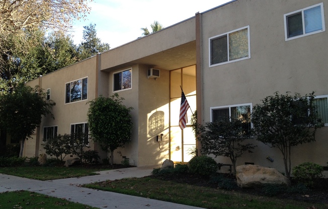 3120 West Riverside Apartments