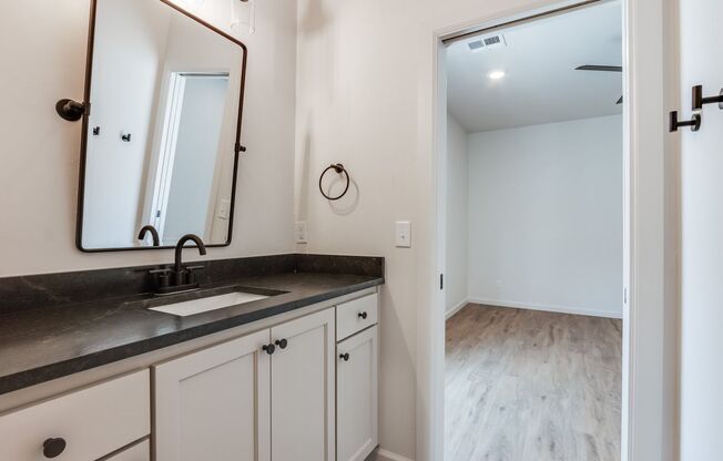 3 beds, 2 baths, $1,950, Unit 637 W 2nd St