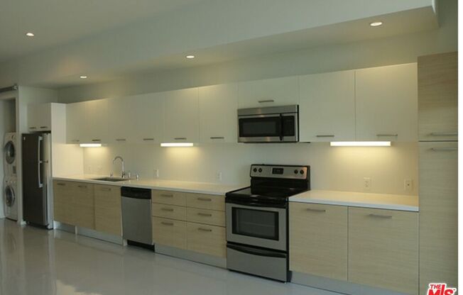 1 bed, 1 bath, 850 sqft, $3,100, Unit 109