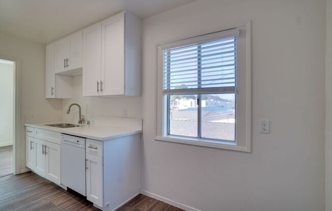 2 beds, 1 bath, $2,050, Unit A