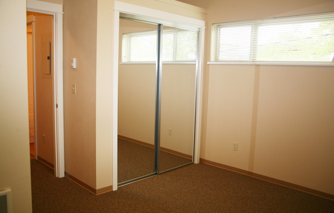 2 beds, 1.5 baths, 879 sqft, $1,900, Unit 10