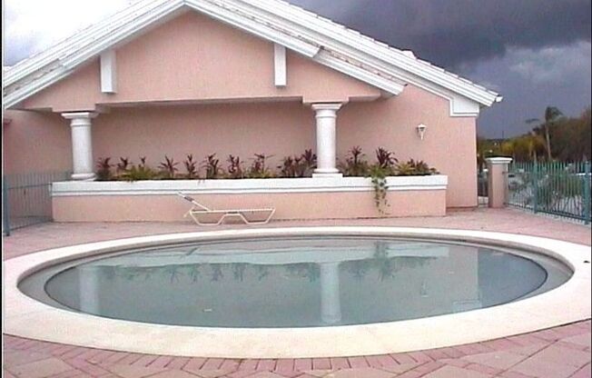 1 bed, 1 bath, 300 sqft, $700, Unit LO