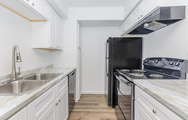 2 beds, 2 baths, 751 sqft, $899