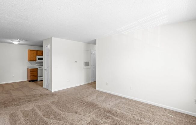 2 beds, 2 baths, 1,080 sqft, $1,300, Unit 4L