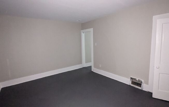 2 beds, 1 bath, $800, Unit Unit 2