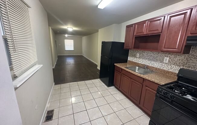 3 beds, 1 bath, $1,220