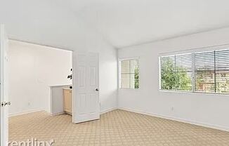 523 W Summerfield Cir