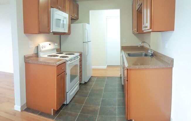 3023 14 AVE W