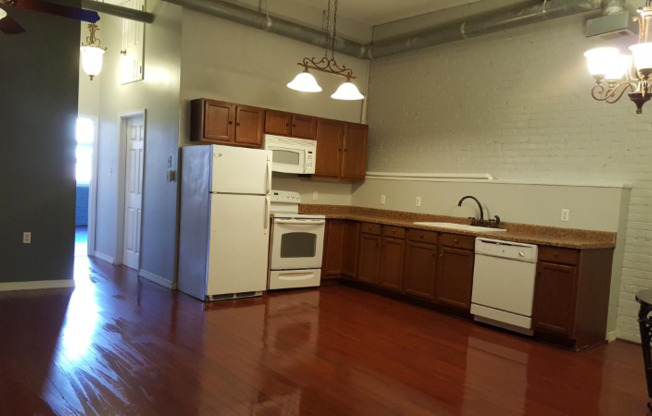 915 DECATUR ST