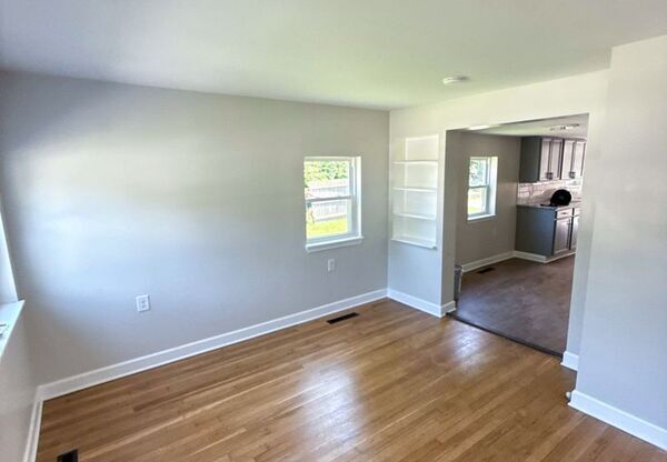 962 WHITETHORNE AVE