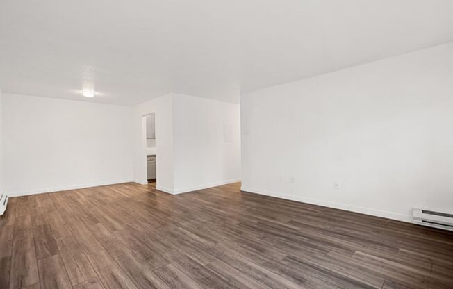 1 bed, 1 bath, 740 sqft, $2,100, Unit 402