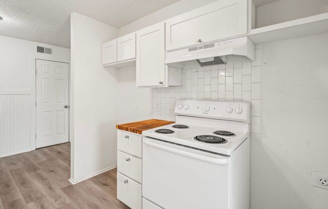 2 beds, 1 bath, 540 sqft, $795, Unit B