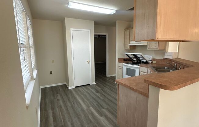 READY TO MOVE IN SPECIAL $1000.00 OFF 1ST FULL RENT!! Mary's Creek Estates Home Split floor plan, close to shopping and schools