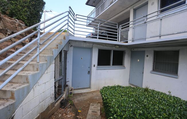 $1300 - Makiki - Thurston Ave - 1 Bedroom/1 Bathroom/No Parking