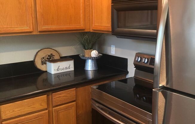 3 beds, 1.5 baths, 1,000 sqft, $1,995, Unit 18