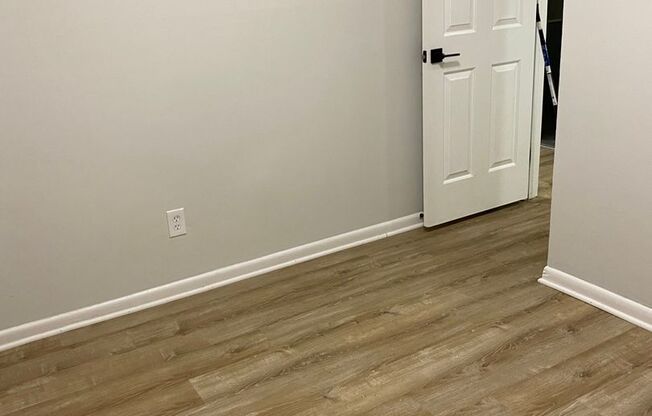 1 bed, 1 bath, 750 sqft, $1,695, Unit B03