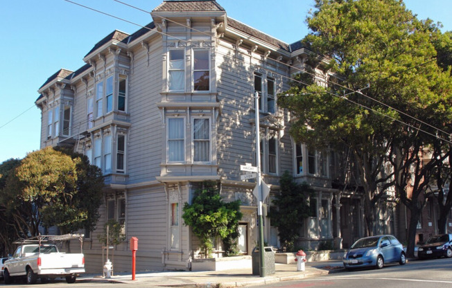 10 Lyon Street/1190 Haight Street (303rc)