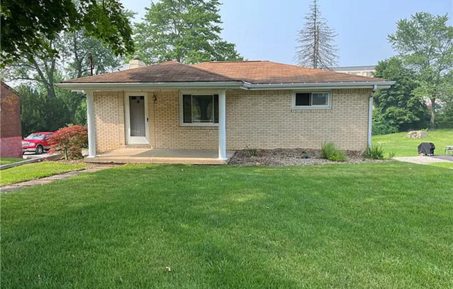 3 bedroom Ranch Moon Township