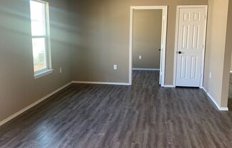 3 beds, 1 bath, 1,300 sqft, $875, Unit A