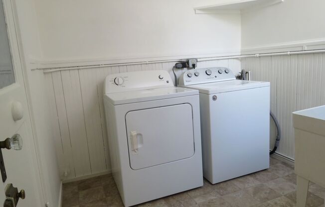 2 beds, 1 bath, $5,800, Unit 610