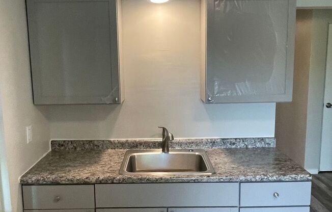 130 Martsolf Ave - (06114)