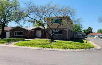 2445 TOWN CIR