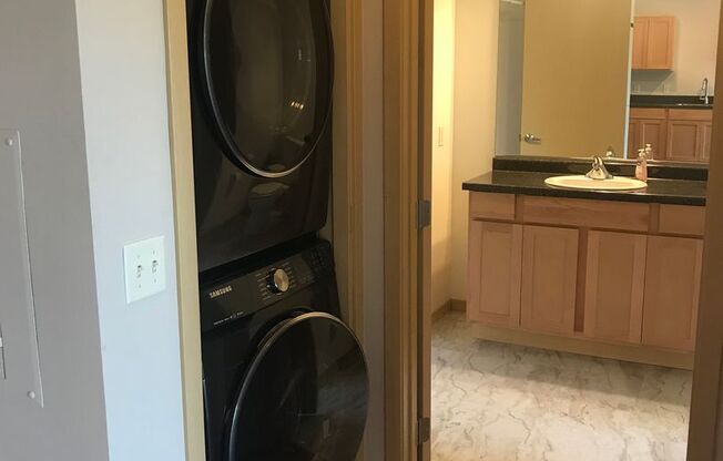 2 beds, 2 baths, 926 sqft, $1,600, Unit 210