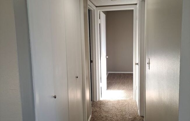 2 beds, 1 bath, 950 sqft, $875, Unit 6841-403