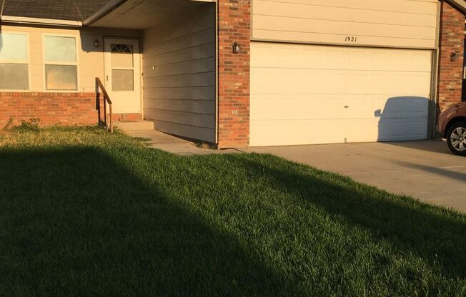 1921-1923 Almond Avenue