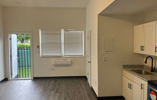 Studio, 1 bath, 300 sqft, $1,525, Unit 5