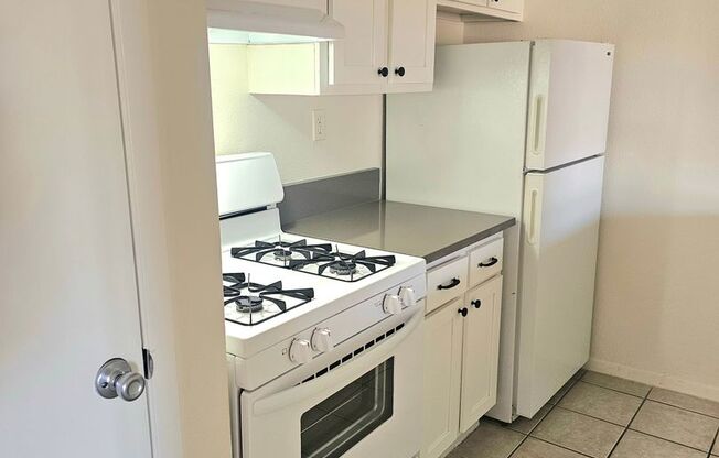 1 bed, 1 bath, 700 sqft, $1,124, Unit LAW11-307