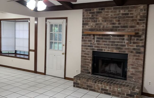 3 beds, 2 baths, $1,700