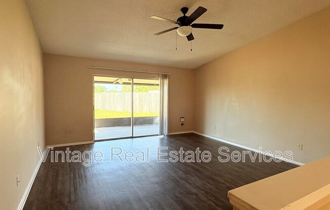 902 E PINE RDG CIR