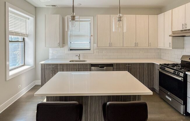 2 beds, 2 baths, 1,137 sqft, $3,100, Unit 2618-2F