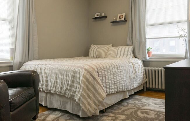 2 beds, 1 bath, 925 sqft, $1,450, Unit Apt. 4B