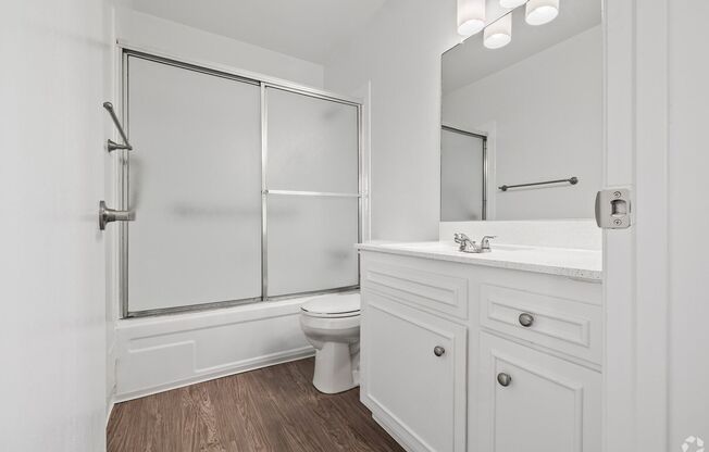 1 bed, 1 bath, 560 sqft, $1,300, Unit 1324-96