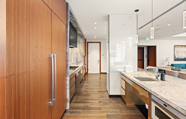 1 bed, 1 bath, 646 sqft, $5,300, Unit 1719